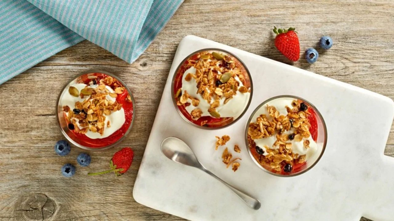 granola breakfast cups