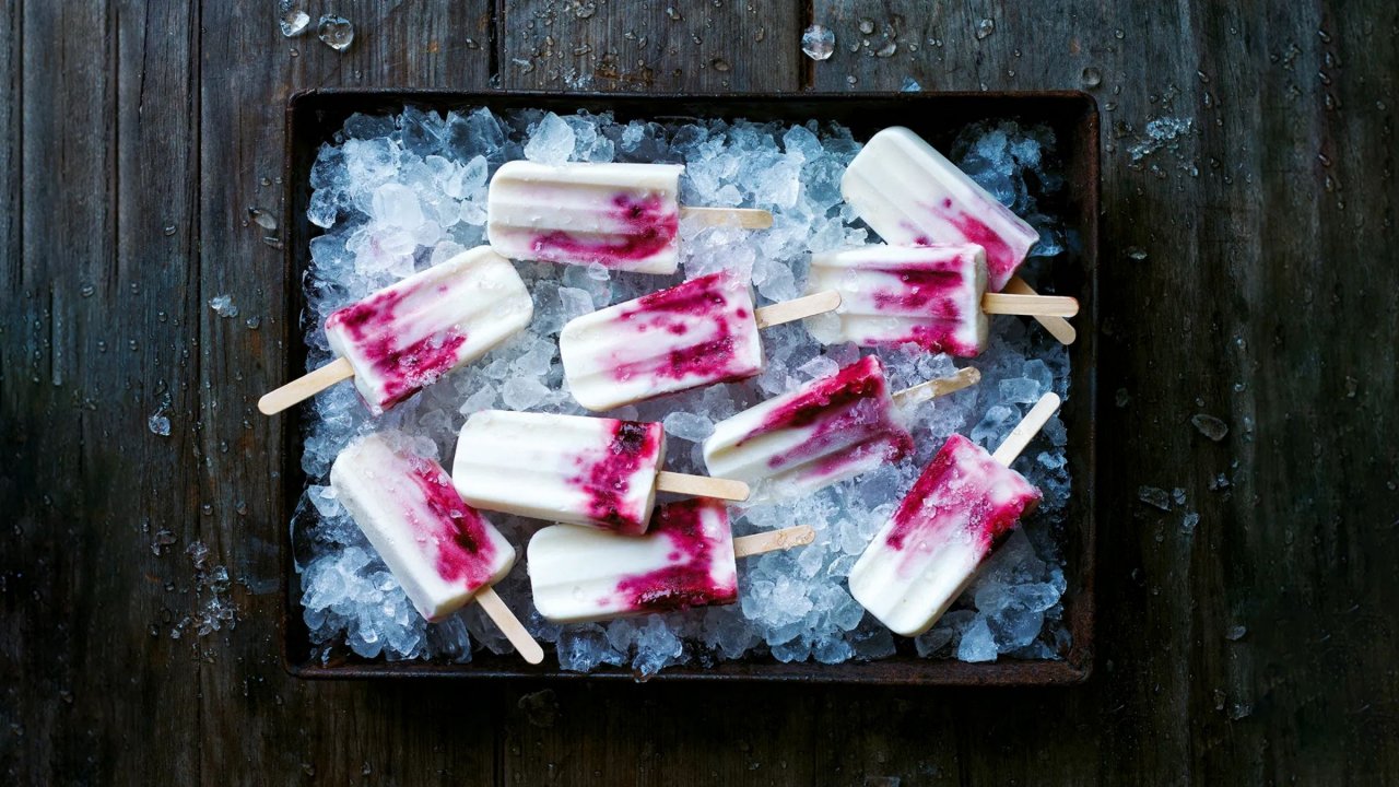 vanilla yoghurt and raspberry swirl popsicles