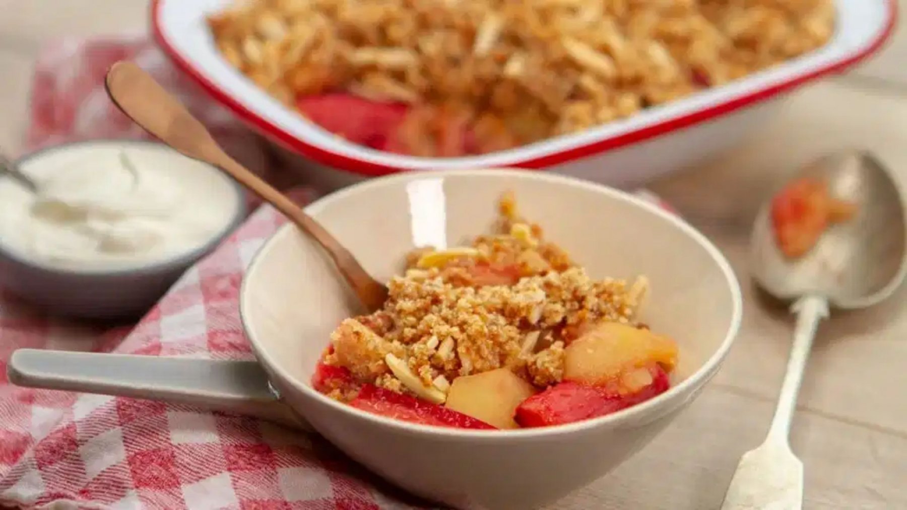 Rhubarb Apple Ginger Crumble | CSR Sugar