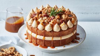 Spiced caramel cake with pecans